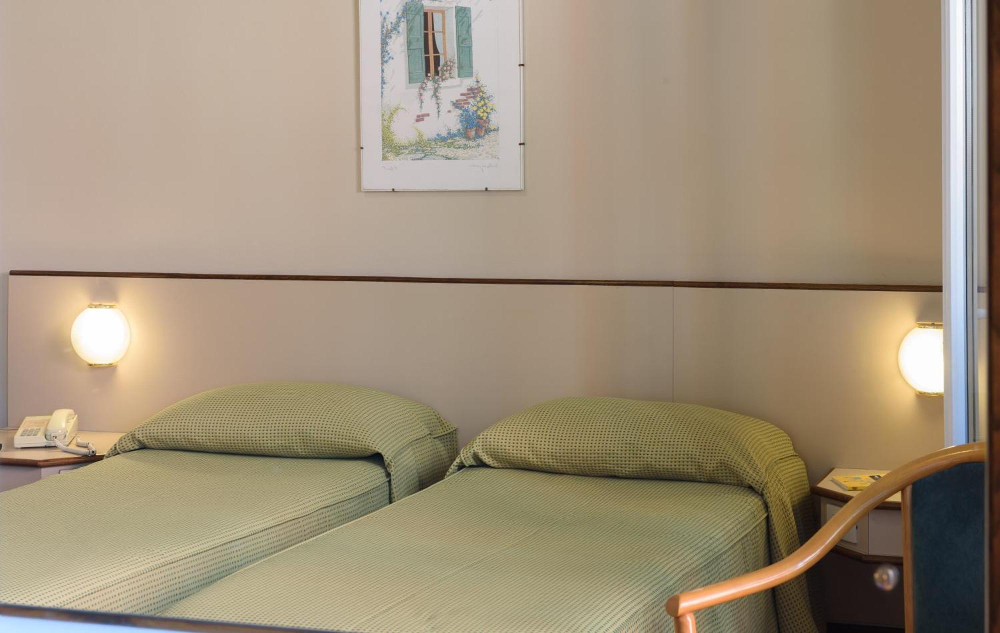 Hotel Italie Et Suisse 3*